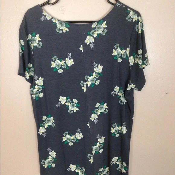SALE Maurices Blue Relaxed Cut Out‎ Short Sleeve Floral Top Size XL - Picture 2 of 6